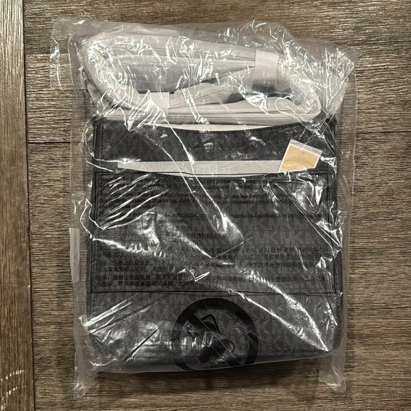 NWT Michael Kors Jet Set Travel Small Signature Logo Messenger Bag BLACK - Picture 6 of 7